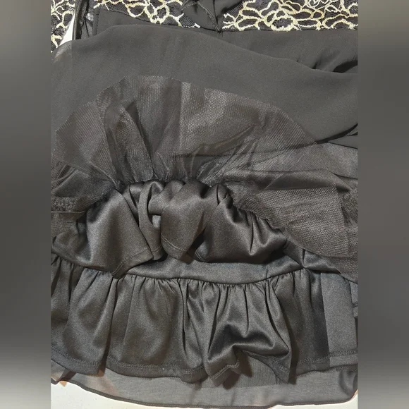 Amy Wear Black Dress With Cream/light Gold Colored Rose Lace Detail - Picture 4 of 8